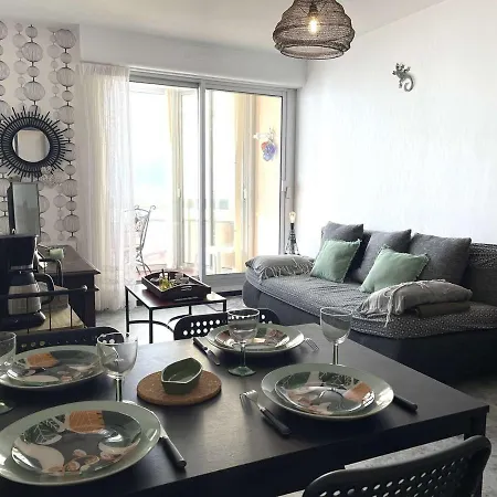 Appartement Bord De Mer 2 Pieces Avec Parking A Saint-Gilles-Croix-De-Vie - Fr-1-224-764