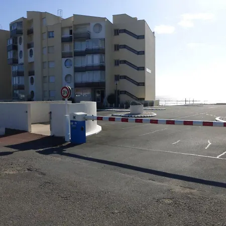 Appartement Bord De Mer 2 Pieces Avec Parking A Saint-Gilles-Croix-De-Vie - Fr-1-224-764 Apartment